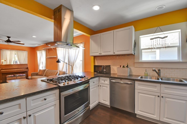 Photo 17 of 28 - 3406 40th St, Sacramento, CA 95817