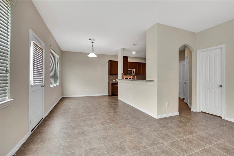 Photo 7 of 28 - 8302 Quest Ct, Rosharon, TX 77583