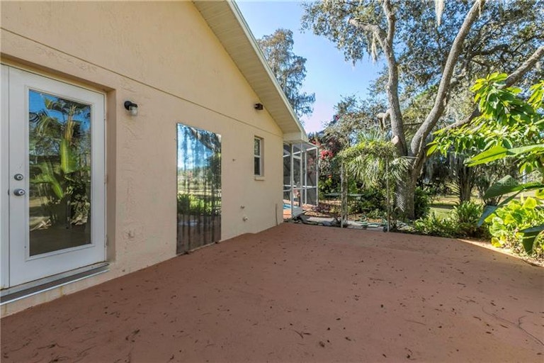 Photo 25 of 25 - 16618 Vallely Dr, Tampa, FL 33618