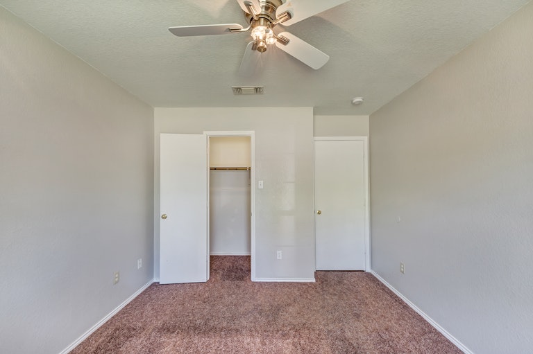Photo 19 of 21 - 1726 Stewart St, Cedar Hill, TX 75104