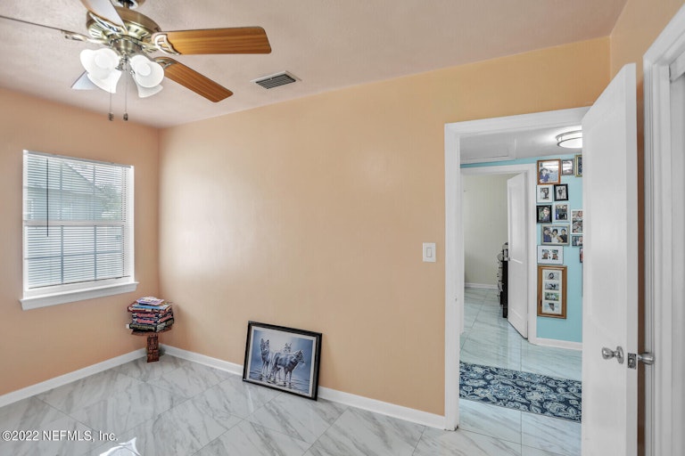 Photo 17 of 27 - 557 Laurina St, Jacksonville, FL 32216