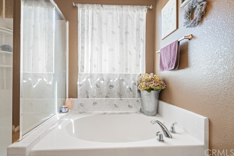 Photo 24 of 36 - 12850 Mare Meadows Ct, Eastvale, CA 92880