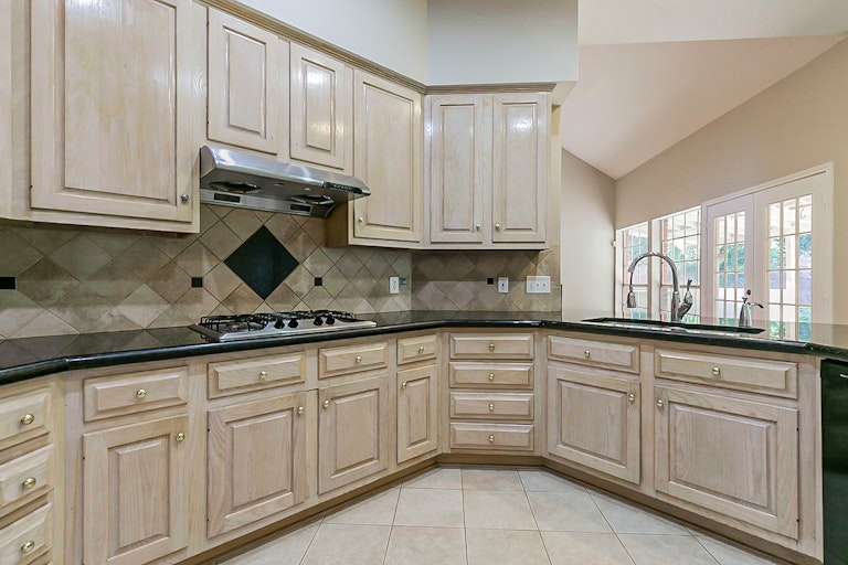 Photo 7 of 32 - 1603 Berkoff Dr, Sugar Land, TX 77479