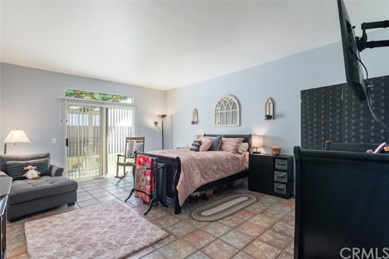 Photo 23 of 39 - 2077 Saint Emilion Ln, San Jacinto, CA 92583