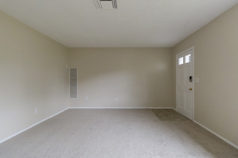 Photo 5 of 22 - 2821 Duncan St, Deltona, FL 32738