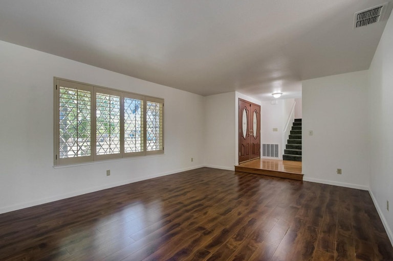 Photo 11 of 27 - 8121 Garryanna Dr, Citrus Heights, CA 95610