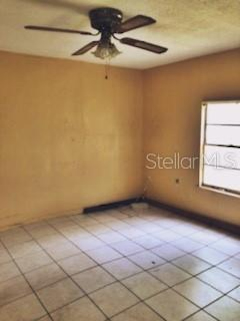Photo 13 of 17 - 704 Lime Ave, Dundee, FL 33838