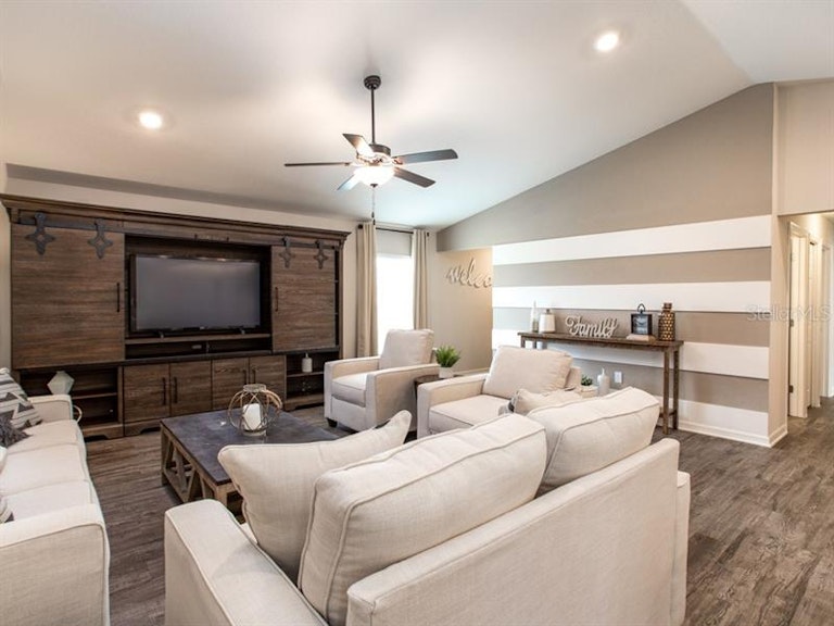 Photo 7 of 15 - 7067 Twisting Pines Loop, Zephyrhills, FL 33541