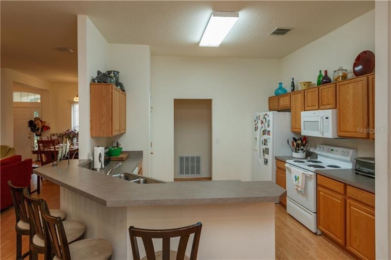 Photo 12 of 25 - 469 Newhearth Cir, Winter Garden, FL 34787