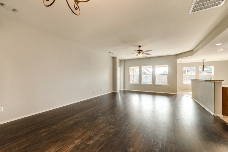 Photo 12 of 27 - 938 Mazatlan Dr, Arlington, TX 76002