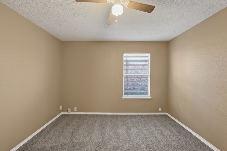 Photo 25 of 29 - 1145 Victoria Dr, Saginaw, TX 76131