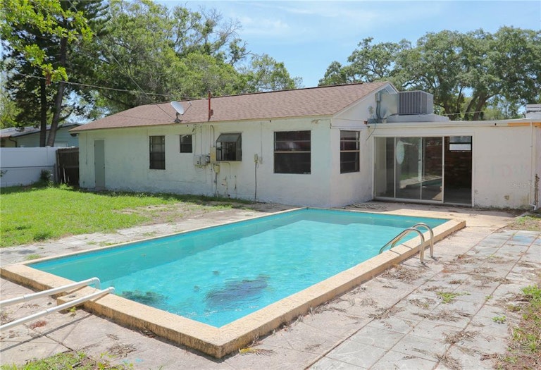 Photo 25 of 26 - 6726 12th St N, Saint Petersburg, FL 33702