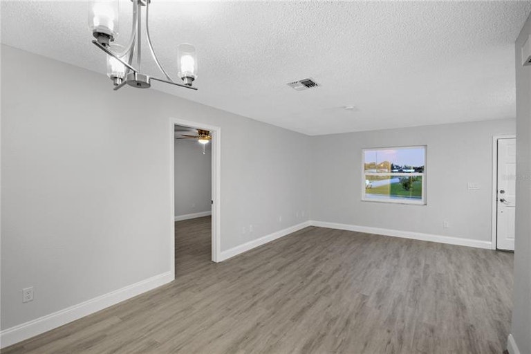 Photo 6 of 23 - 125 E Iris Dr, Orange City, FL 32763
