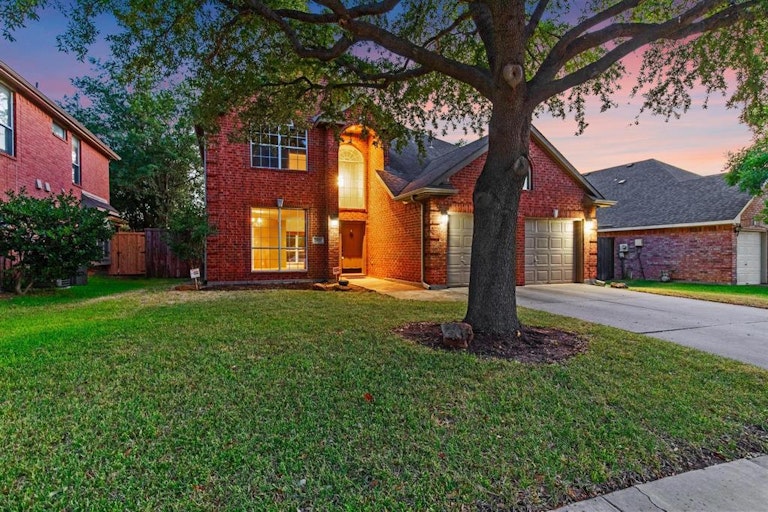 Photo 1 of 38 - 2921 Pioneer Park Dr, Flower Mound, TX 75022