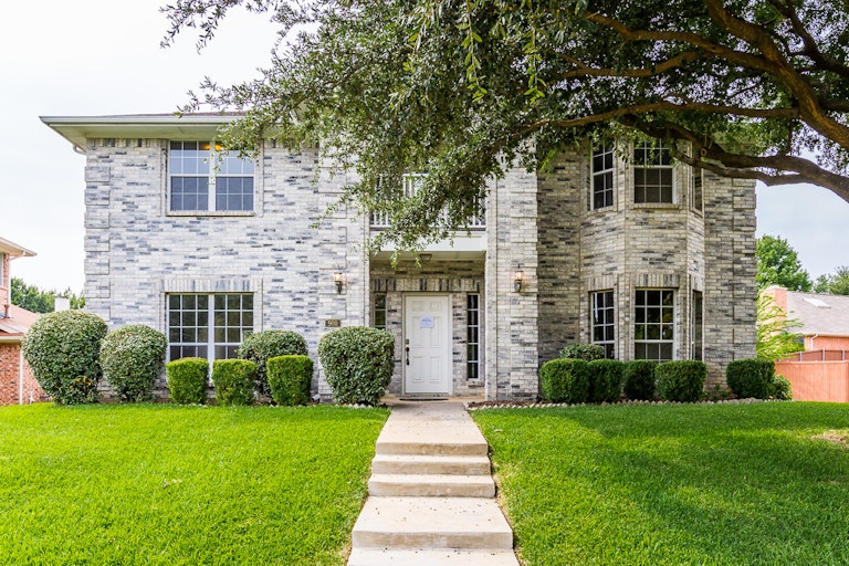 Photo 1 of 31 - 900 Heritage Pkwy S, Allen, TX 75002