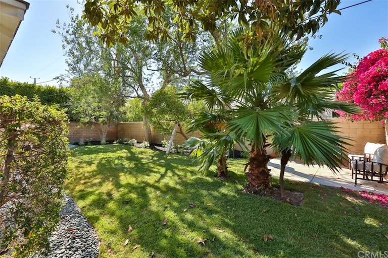 Photo 30 of 36 - 4211 W Woodland Ave, Burbank, CA 91505