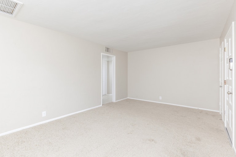 Photo 5 of 26 - 2401 N 37th Pl, Phoenix, AZ 85008