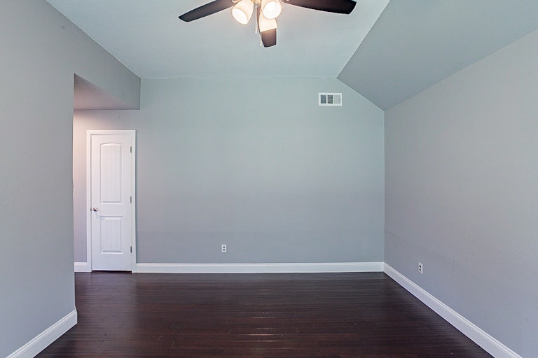 Photo 11 of 18 - 8322 Wickersham St, San Antonio, TX 78254