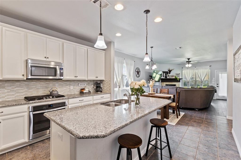 Photo 5 of 30 - 151 Pleasant Hill Ln, Fate, TX 75189