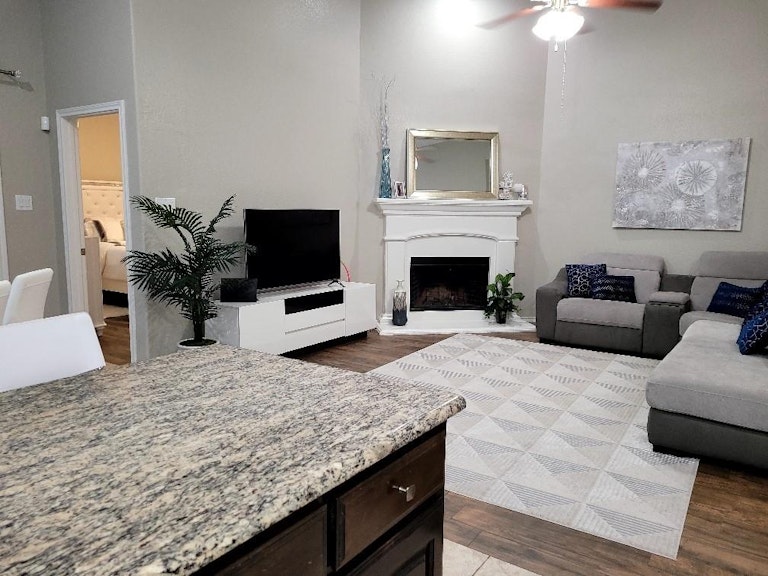 Photo 8 of 15 - 1428 Melanie Trl, Midlothian, TX 76065