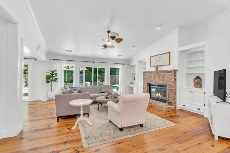 Photo 8 of 44 - 9245 Laguna Lake Way, Elk Grove, CA 95758