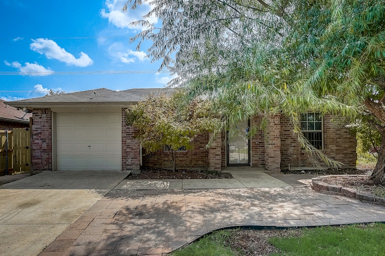 Photo 21 of 22 - 6814 Barrett Dr, Dallas, TX 75217