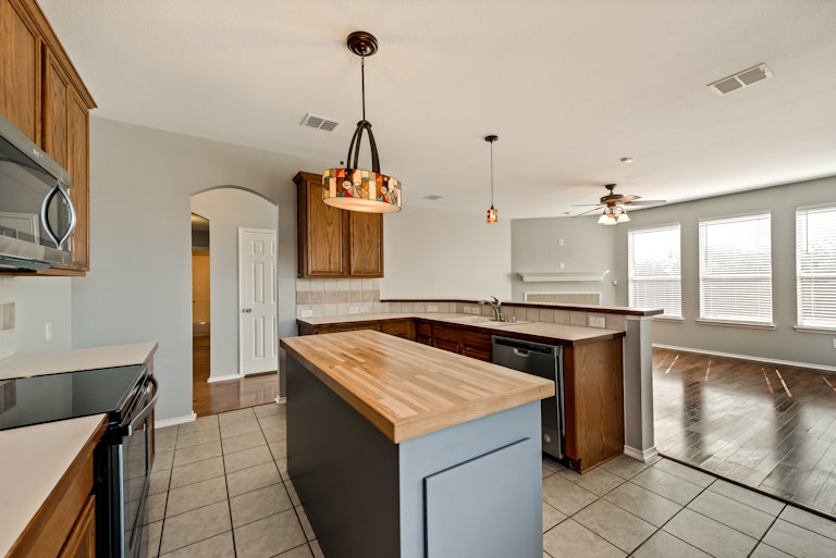 Photo 10 of 28 - 6409 Deer Run Dr, McKinney, TX 75070