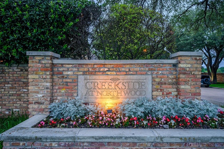Photo 31 of 35 - 13703 Creekside Pl, Dallas, TX 75240