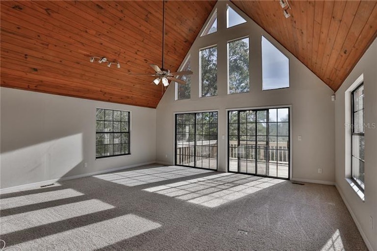Photo 6 of 11 - 208 Sunshine Dr, Tarpon Springs, FL 34689