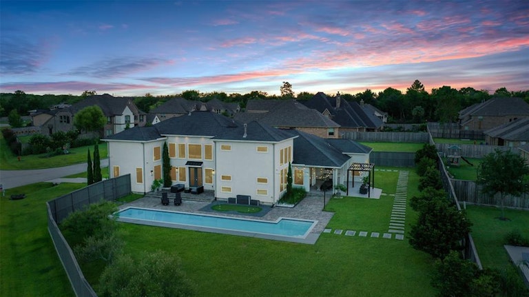 Photo 2 of 44 - 907 Pinecrest Ct, Friendswood, TX 77546