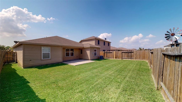 Photo 28 of 29 - 915 Marigold Rd, Baytown, TX 77521