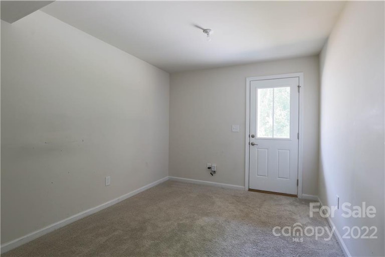 Photo 11 of 16 - 1156 Ashbury St, Charlotte, NC 28216