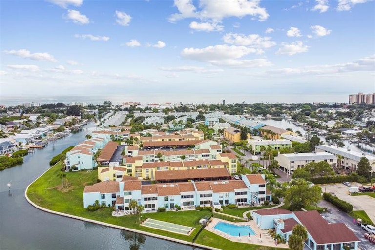 Photo 36 of 45 - 1 Windrush Blvd #5, Indian Rocks Beach, FL 33785