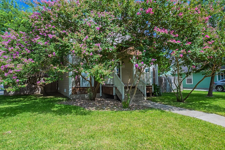 Photo 16 of 16 - 702 Claude W Black, San Antonio, TX 78203