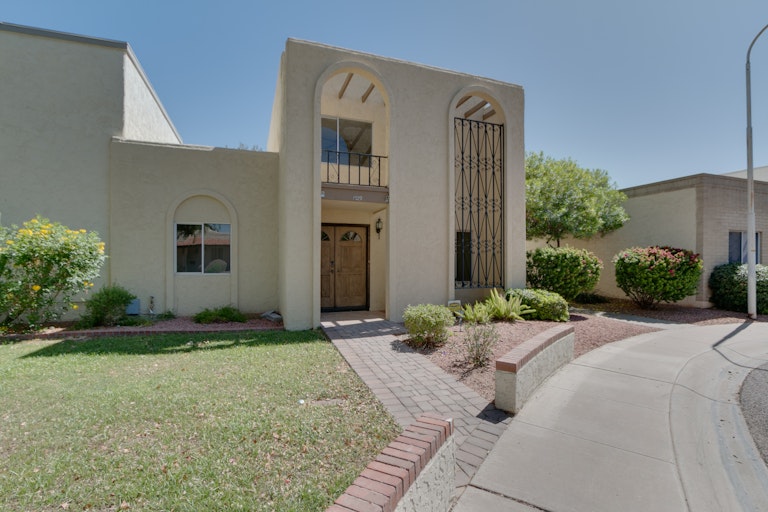 Photo 1 of 28 - 1729 W Citrus Way, Phoenix, AZ 85015