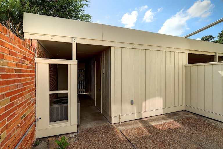 Photo 41 of 42 - 12643 Rip Van Winkle Dr, Houston, TX 77024