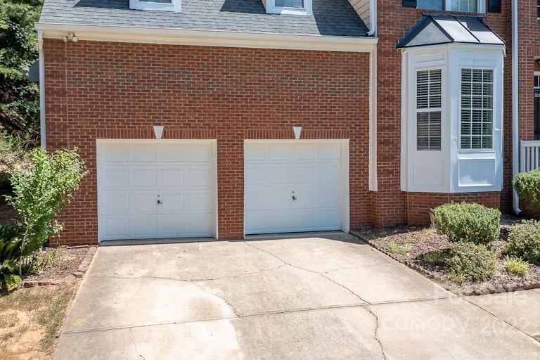 Photo 7 of 37 - 14200 Queens Carriage Pl, Charlotte, NC 28278