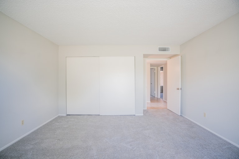 Photo 13 of 21 - 4034 W Windrose Dr, Phoenix, AZ 85029