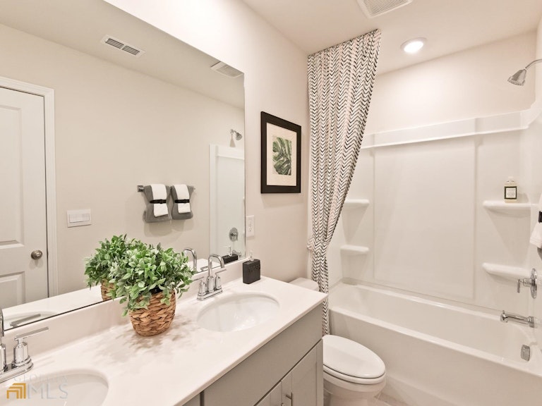Photo 16 of 18 - 869 Sara Meadow Rd, Loganville, GA 30052