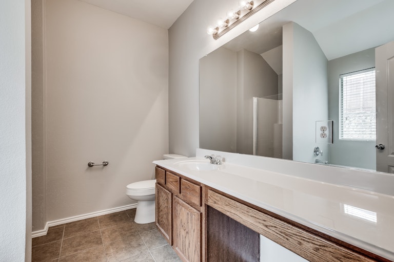 Photo 16 of 24 - 409 Twin Knoll Dr, McKinney, TX 75071