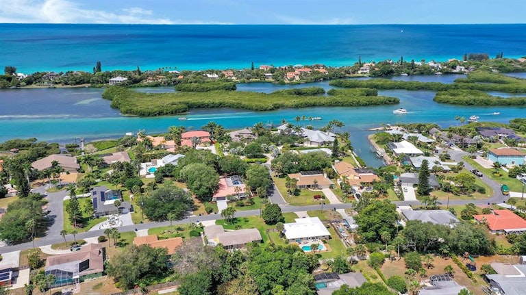 Photo 41 of 45 - 449 S Shore Dr, Osprey, FL 34229