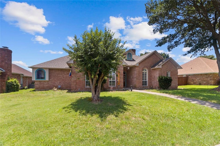 Photo 3 of 36 - 1312 Buxton Dr, Desoto, TX 75115