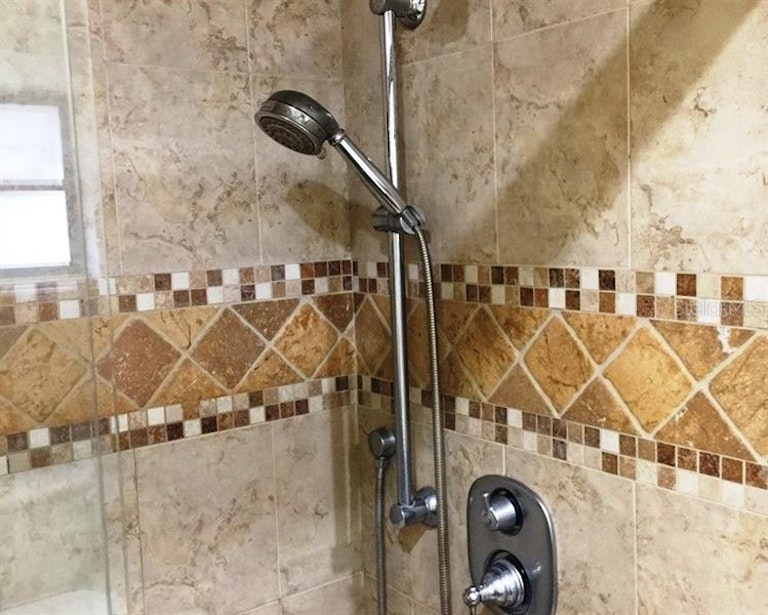 Photo 18 of 19 - 1622 Jewel Dr, Sarasota, FL 34240