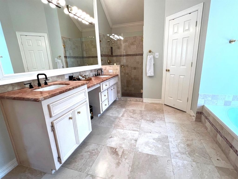Photo 23 of 44 - 5003 Kingsland Ct, Sugar Land, TX 77479