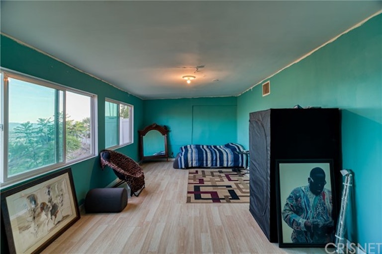 Photo 20 of 36 - 10366 Ormond St, Sunland, CA 91040