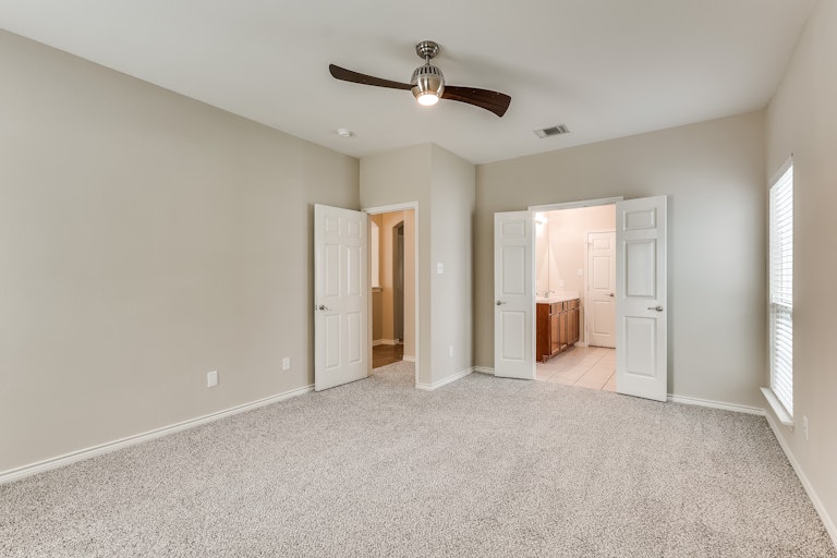Photo 17 of 28 - 905 Charleston Ln, Savannah, TX 76227