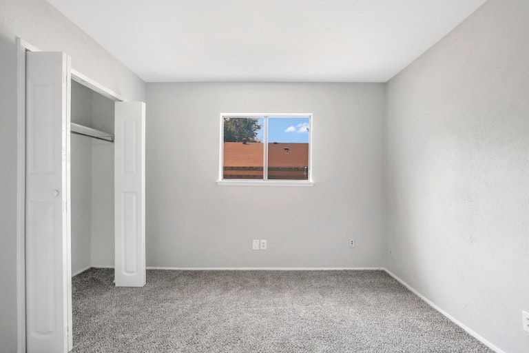 Photo 13 of 25 - 2324 Chinaberry Dr, Bedford, TX 76021