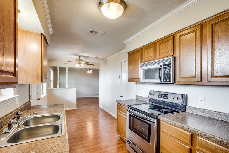 Photo 15 of 21 - 4015 Topaz Dr, Mesquite, TX 75150