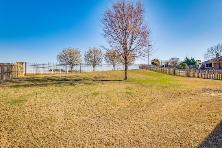 Photo 21 of 25 - 1815 Avonlea Dr, Rockwall, TX 75087