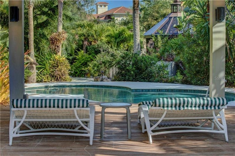 Photo 24 of 25 - 621 Casey Key Rd, Nokomis, FL 34275